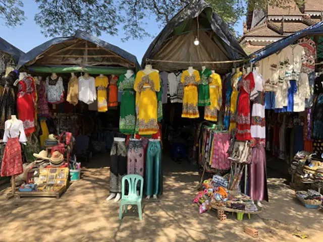 アンコール・ワットの洋服の露店