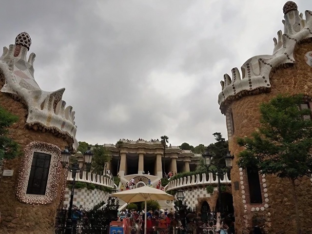 アントニオガウディ・の建築のバルセロナのグエル公園