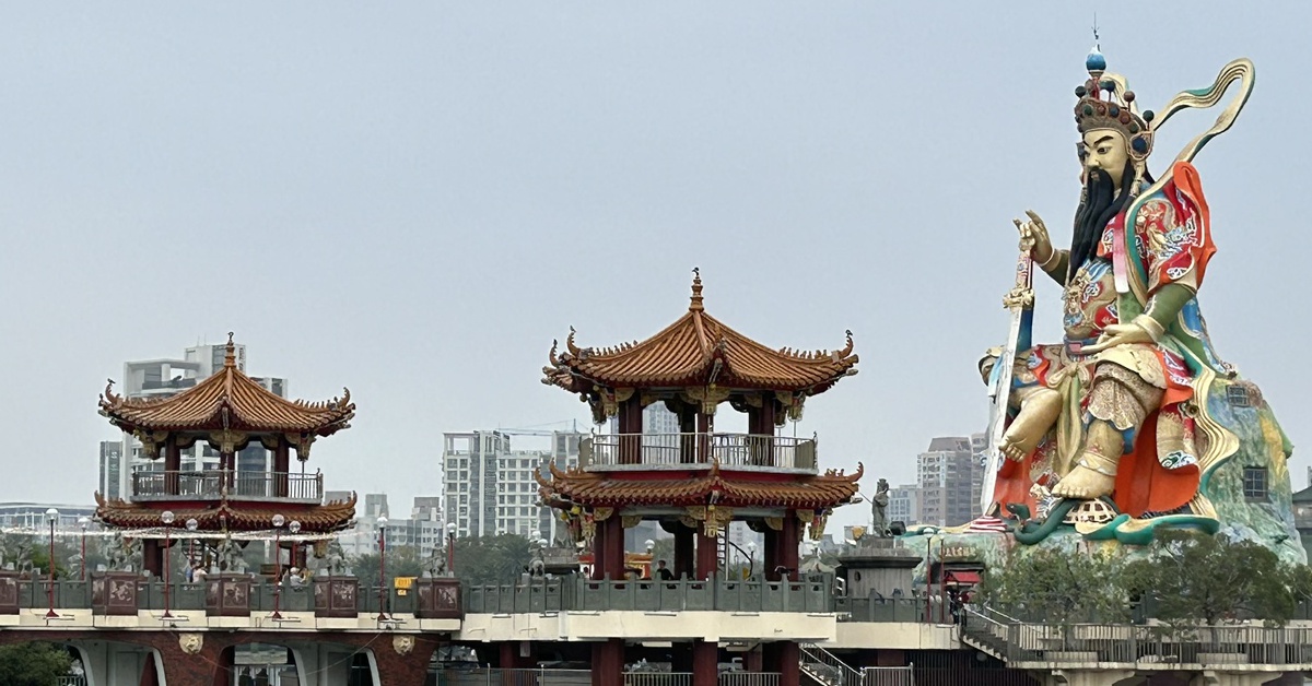 高雄の蓮池潭の記事アイキャッチ