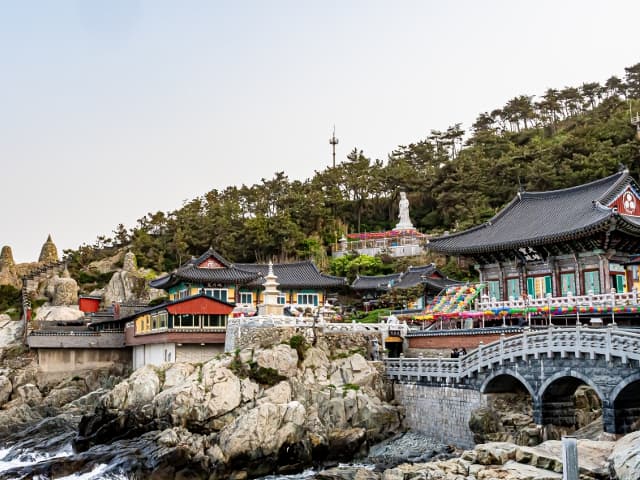 釜山の観光名所の海東龍宮寺（ヘドンヨングンサ）