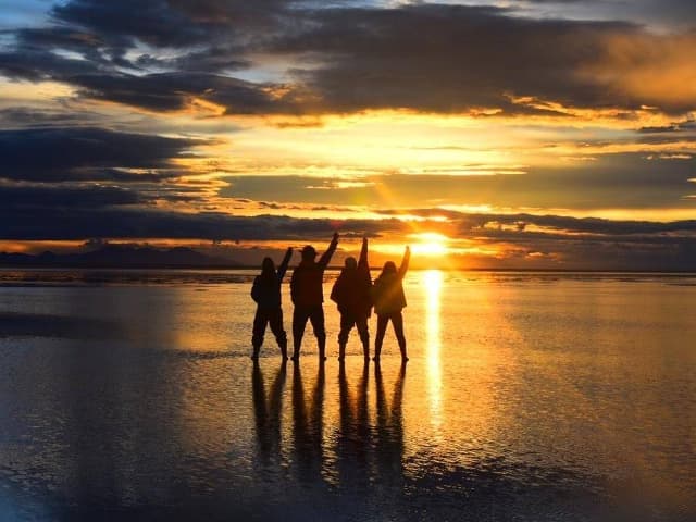 ウユニ塩湖の夕日