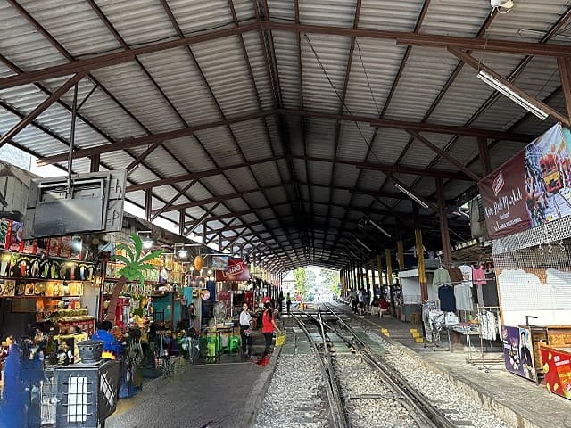 メークローン市場の鉄道