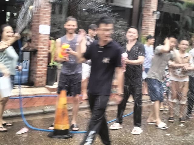 ラオスの水かけ祭り