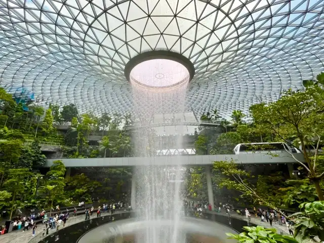 チャンギ国際空港ジュエルの滝