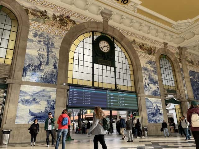 圧巻のサン・ベント駅