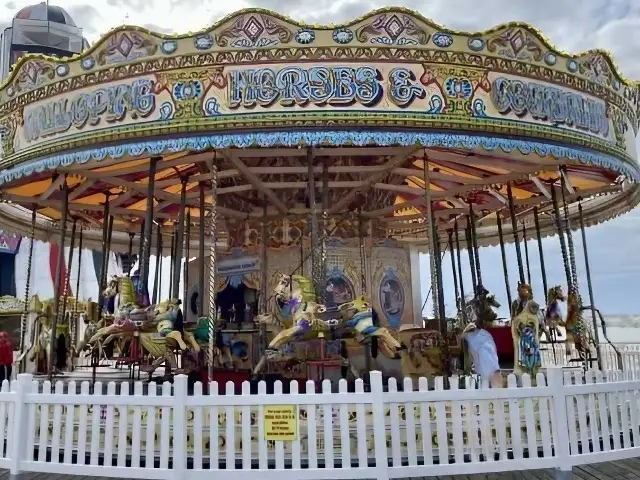 ブライトン ピアのメリーゴーランド