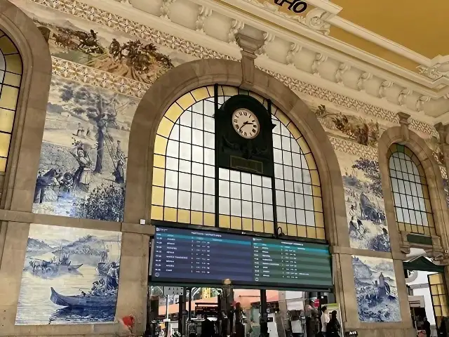 圧巻のサン・ベント駅