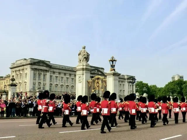 バッキンガム宮殿の衛兵交代式