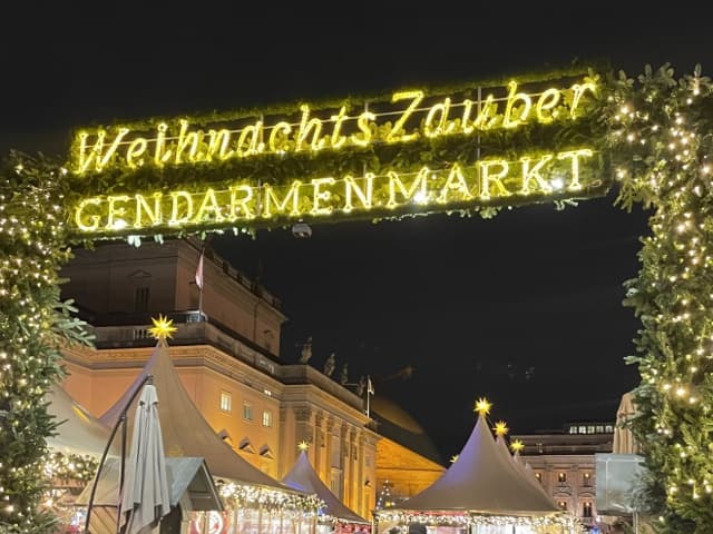 Gendarmenmarktのクリスマスマーケット入り口