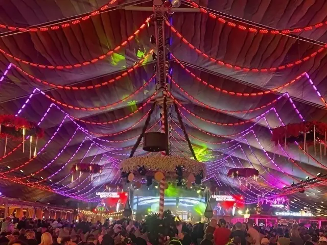 歌って踊れる広場