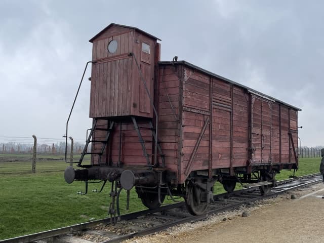 収容者の乗せられた貨物列車