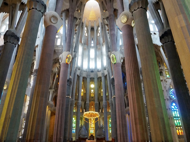 サグラダ・ファミリアの内部