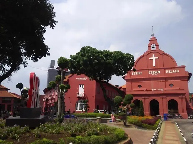 赤に包まれたマラッカの心臓部オランダ広場