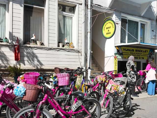 ブルガズ島に点在するレンタサイクルショップ