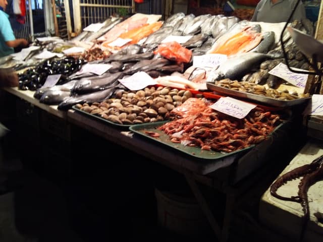 サンティアゴ中央市場の魚