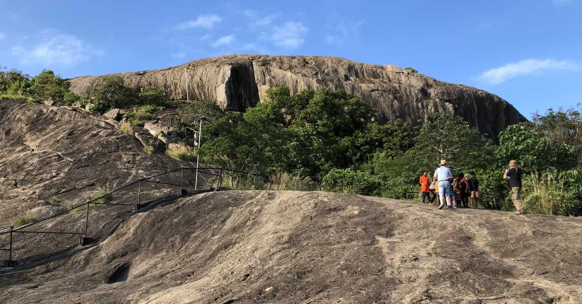 ダンブッラの石窟寺院の上