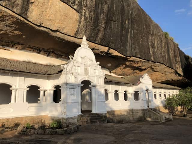 石窟寺院の外観