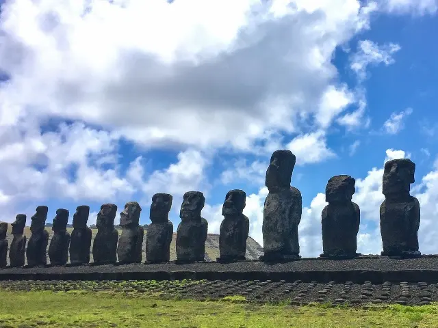 チリのイースター島のモアイ像