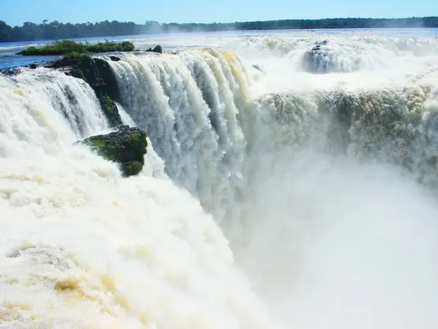 イグアスの滝の悪魔の喉笛