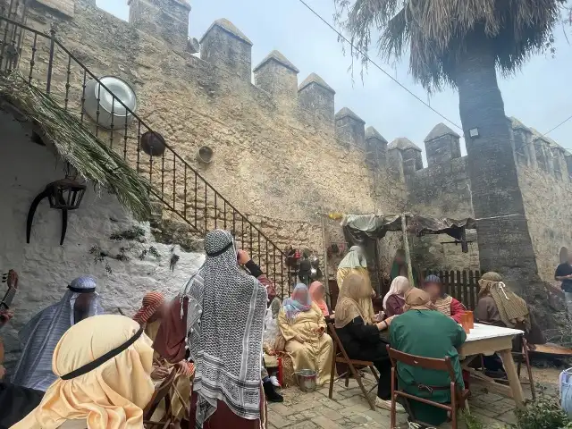 古代ユダヤの衣装を着る村人