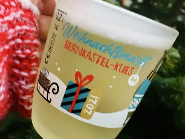 ベルンカステル・クースのクリスマスマーケットのグリューワイン