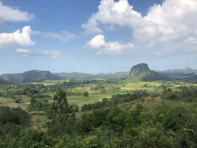 世界遺産ビニャーレス渓谷