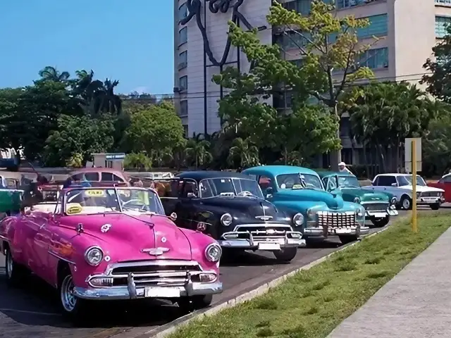 革命広場のクラシックカー