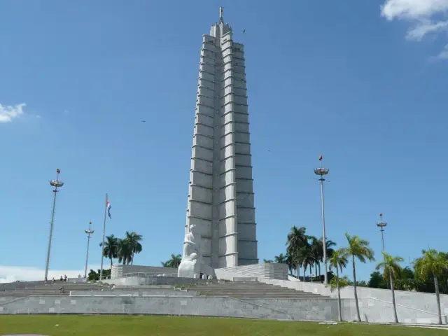 革命広場のホセ・マルティ記念博物館